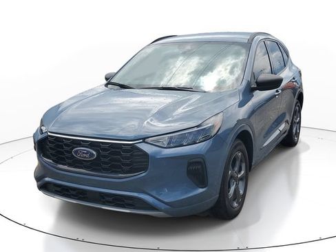 Used 2023 Ford Escape ST-Line w/ Tech Pack #1 AWD/4WD image 2