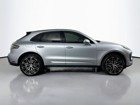 Certified 2025 Porsche Macan image 8