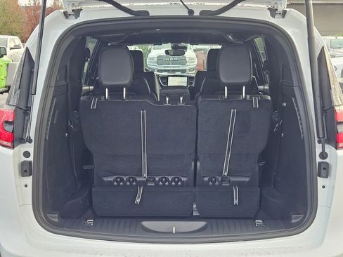 New 2026 Chrysler Pacifica Select image 10