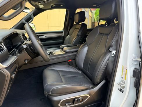 Used 2025 Jeep Wagoneer Series II AWD/4WD image 18