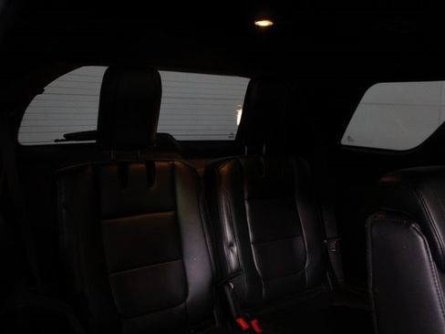 Used 2016 Ford Explorer XLT w/ Equipment Group 202A image 9