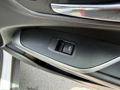 Used 2025 Chevrolet Trax LS FWD image 33