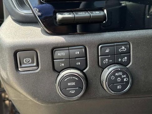 Used 2024 Chevrolet Silverado 1500 High Country w/ Technology Package image 26
