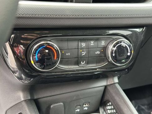 Used 2025 Chevrolet TrailBlazer LT AWD/4WD image 23