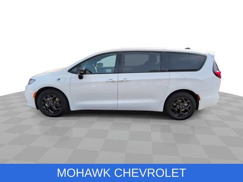Used 2024 Chrysler Pacifica Limited FWD image 6