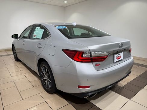 Used 2017 Lexus ES 350 w/ Luxury Package image 3