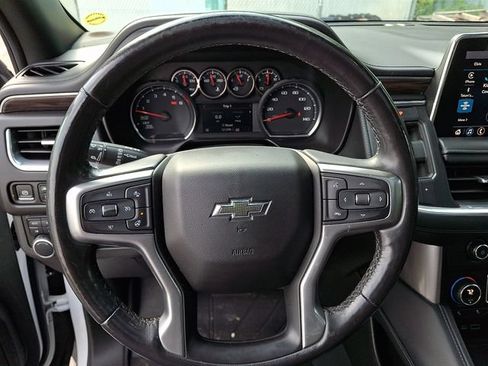 Used 2021 Chevrolet Suburban Z71 w/ Z71 Signature Package AWD/4WD image 17