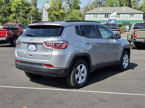 Used 2018 Jeep Compass Latitude w/ Popular Equipment Group AWD/4WD image 5