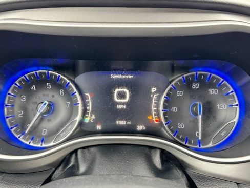 Used 2022 Chrysler Pacifica Touring-L FWD image 25