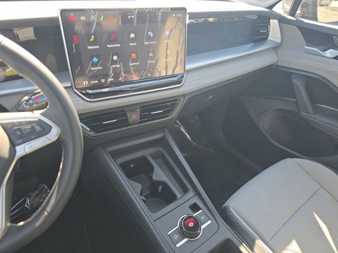 New 2026 Volkswagen Tiguan SE image 23