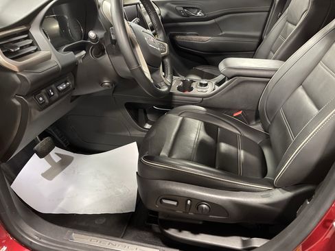 Used 2023 GMC Acadia Denali image 9