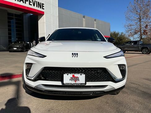 Used 2025 Buick Envista Sport Touring image 4