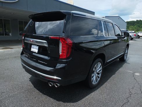 Used 2022 GMC Yukon XL Denali w/ Denali Ultimate Package RWD image 3