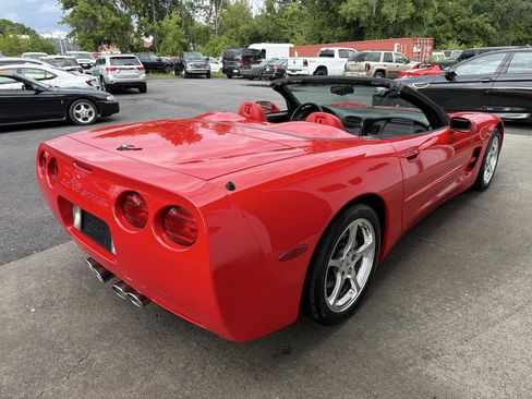 Used 2000 Chevrolet Corvette Convertible w/ Performance Handling Pkg RWD image 2