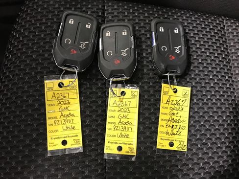 Certified 2023 GMC Acadia SLE w/ Driver Convenience Package image 29