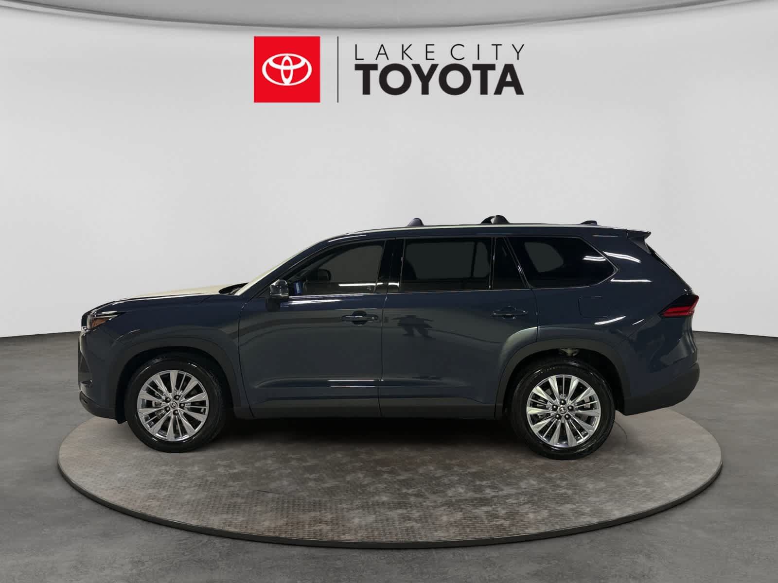 Used 2024 Toyota Grand Highlander AWD image 3