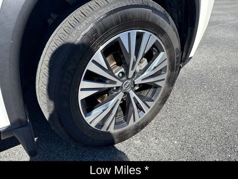 Used 2023 Nissan Rogue SV image 10