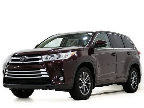 Used 2018 Toyota Highlander XLE w/ Protection Package #3 AWD/4WD image 3