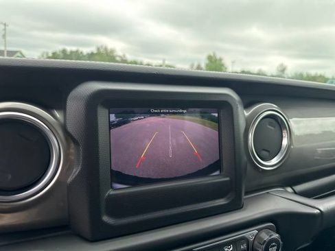 Used 2018 Jeep Wrangler Unlimited Sahara AWD/4WD image 26