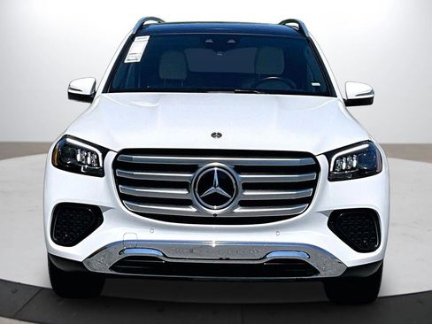 Used 2025 Mercedes-Benz GLS 450 4MATIC image 3