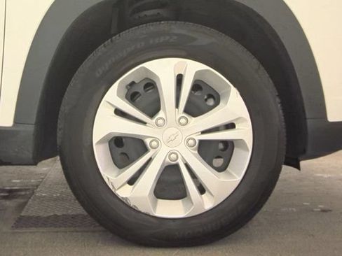 Used 2025 Chevrolet Trax LS FWD image 20