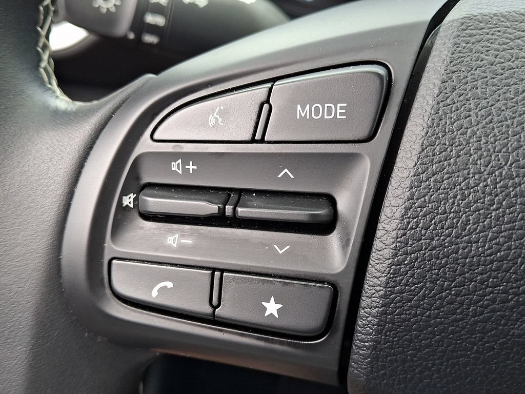 Certified 2023 Hyundai Venue Limited FWD image 21
