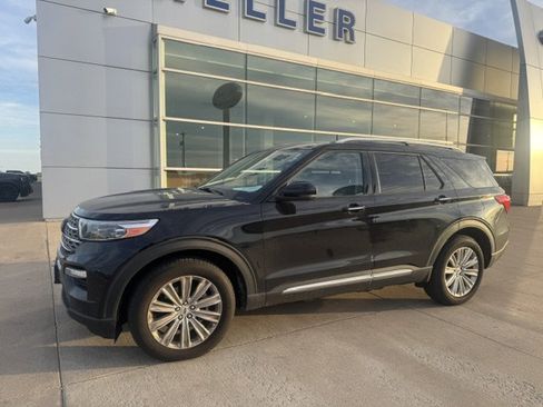 Used 2021 Ford Explorer Limited w/ Equipment Group 301A AWD/4WD image 3