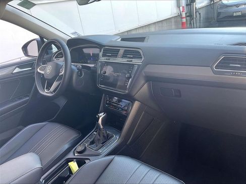 Used 2024 Volkswagen Tiguan SE AWD/4WD image 14