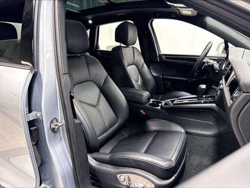 Used 2026 Porsche Macan AWD/4WD image 29