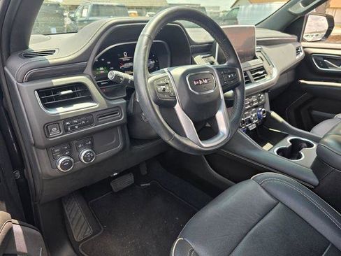 Used 2023 GMC Yukon XL SLT w/ SLT Premium Package AWD/4WD image 11