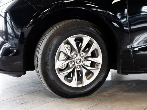 Used 2025 Toyota Sienna LE image 9