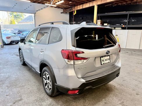 Used 2019 Subaru Forester Premium image 4
