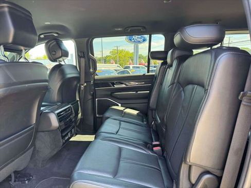Used 2022 Jeep Wagoneer Series III AWD/4WD image 14