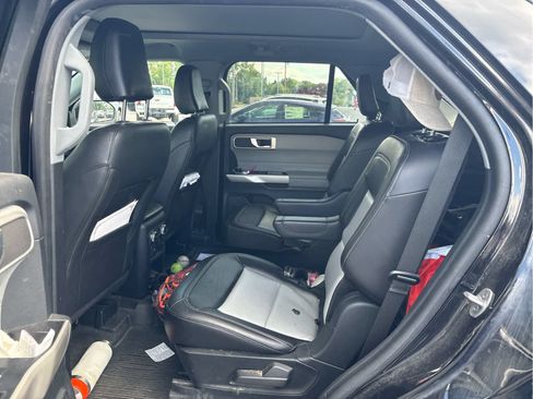 Used 2022 Ford Explorer XLT w/ Equipment Group 202A AWD/4WD image 6