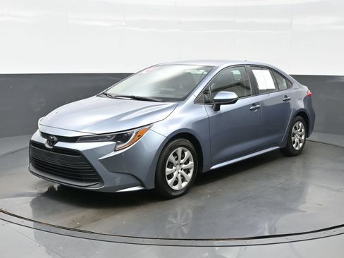 Used 2024 Toyota Corolla LE FWD image 2