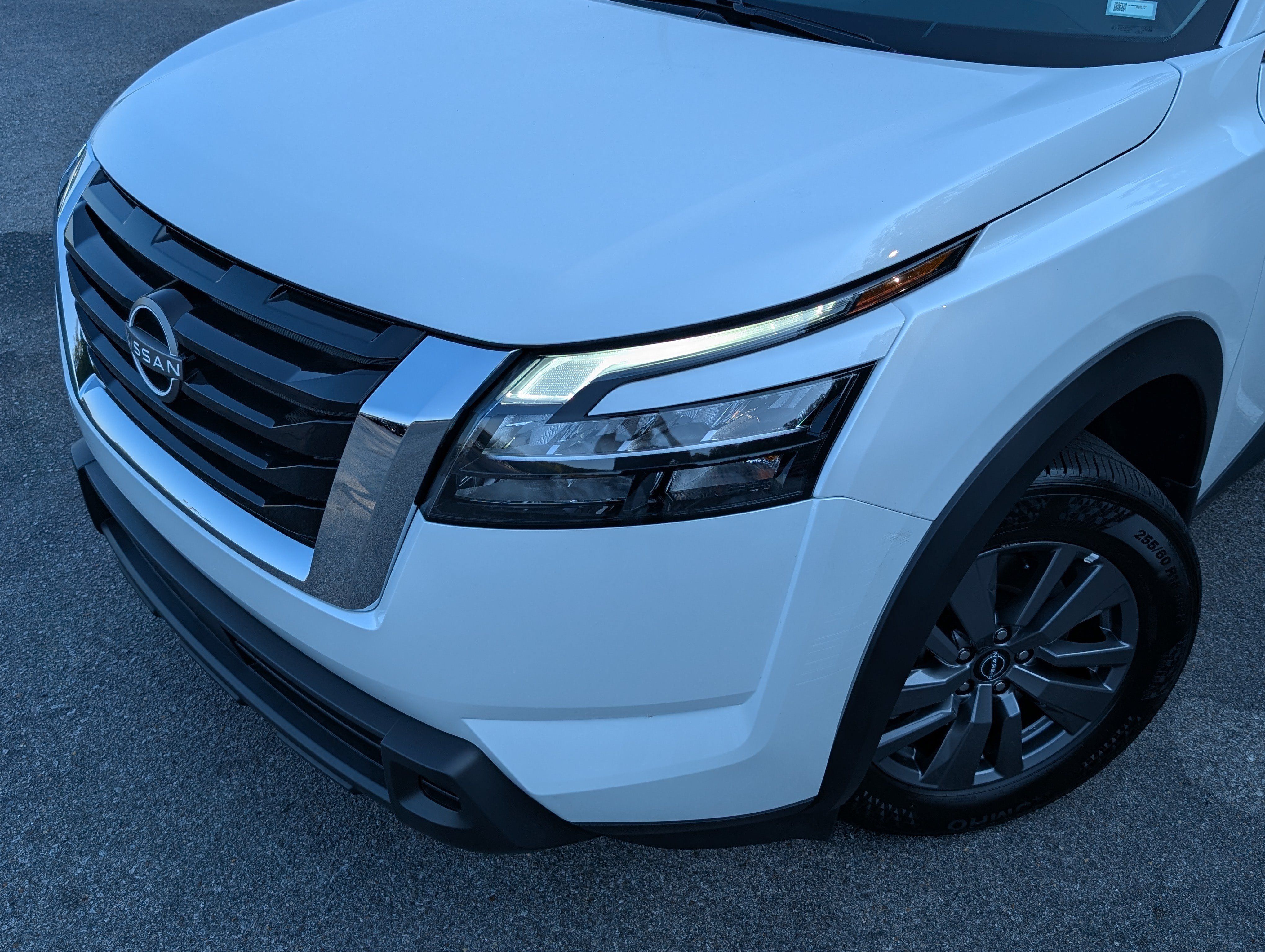 Used 2025 Nissan Pathfinder SV FWD image 13