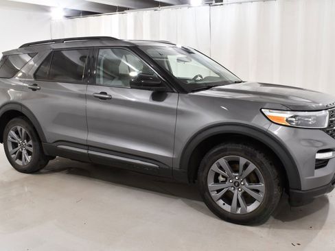 Used 2023 Ford Explorer XLT w/ Equipment Group 202A image 5