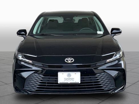 Used 2025 Toyota Camry LE FWD image 4