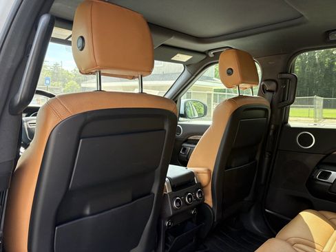 Used 2017 Land Rover Discovery HSE AWD/4WD image 11