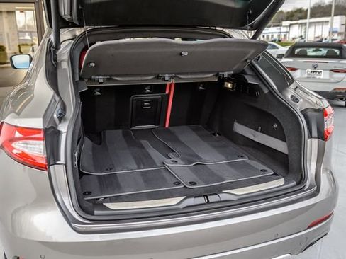 Used 2019 Maserati Levante GranLusso image 11