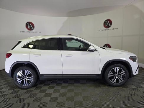 New 2025 Mercedes-Benz GLA 250 4MATIC image 3