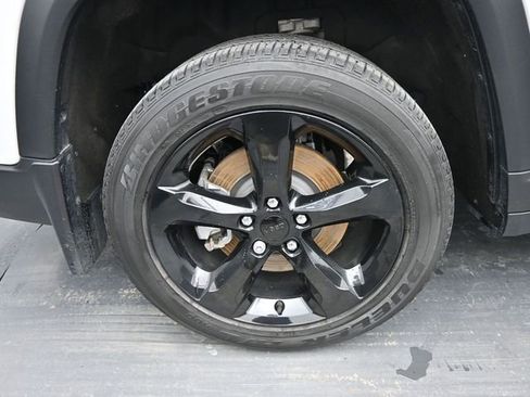 Used 2023 Jeep Grand Cherokee L Laredo image 40