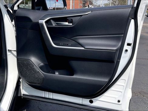 Used 2021 Toyota RAV4 XLE w/ Carpet Mat Package (TMS) image 22