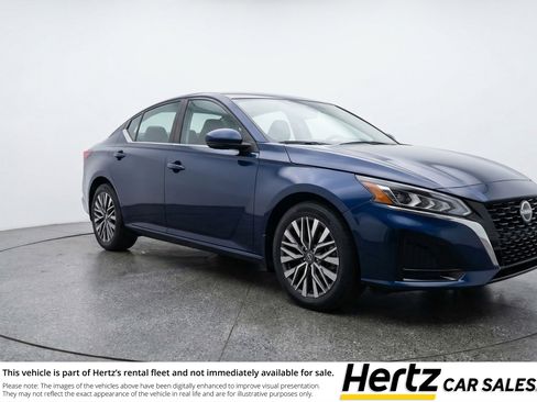 Used 2025 Nissan Altima 2.5 SV image 1