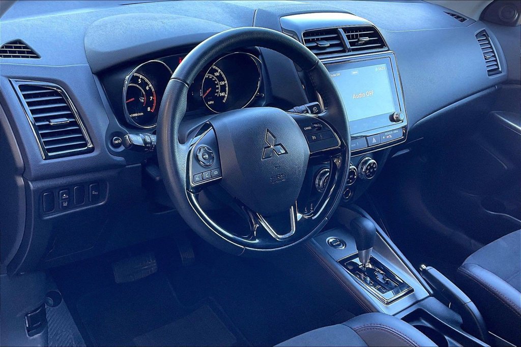 Used 2025 Mitsubishi Outlander Sport AWD image 14
