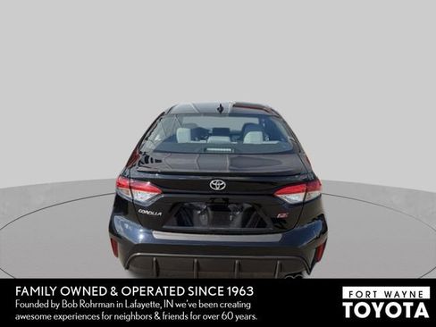 Used 2023 Toyota Corolla SE FWD image 3