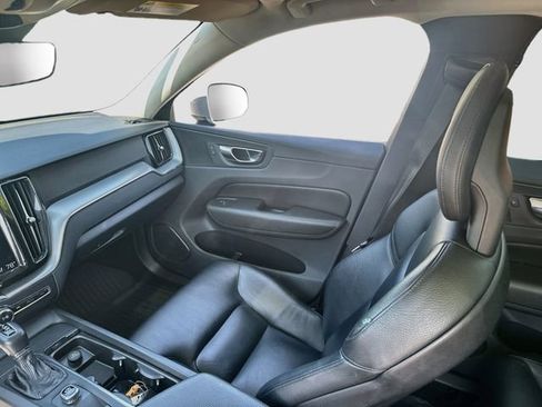 Used 2018 Volvo XC60 T5 Momentum w/ Vision Package AWD/4WD image 25