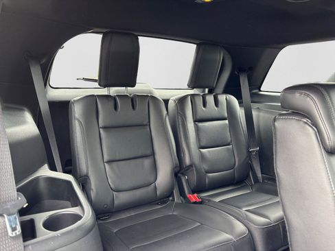 Used 2018 Ford Explorer XLT w/ Equipment Group 202A AWD/4WD image 47