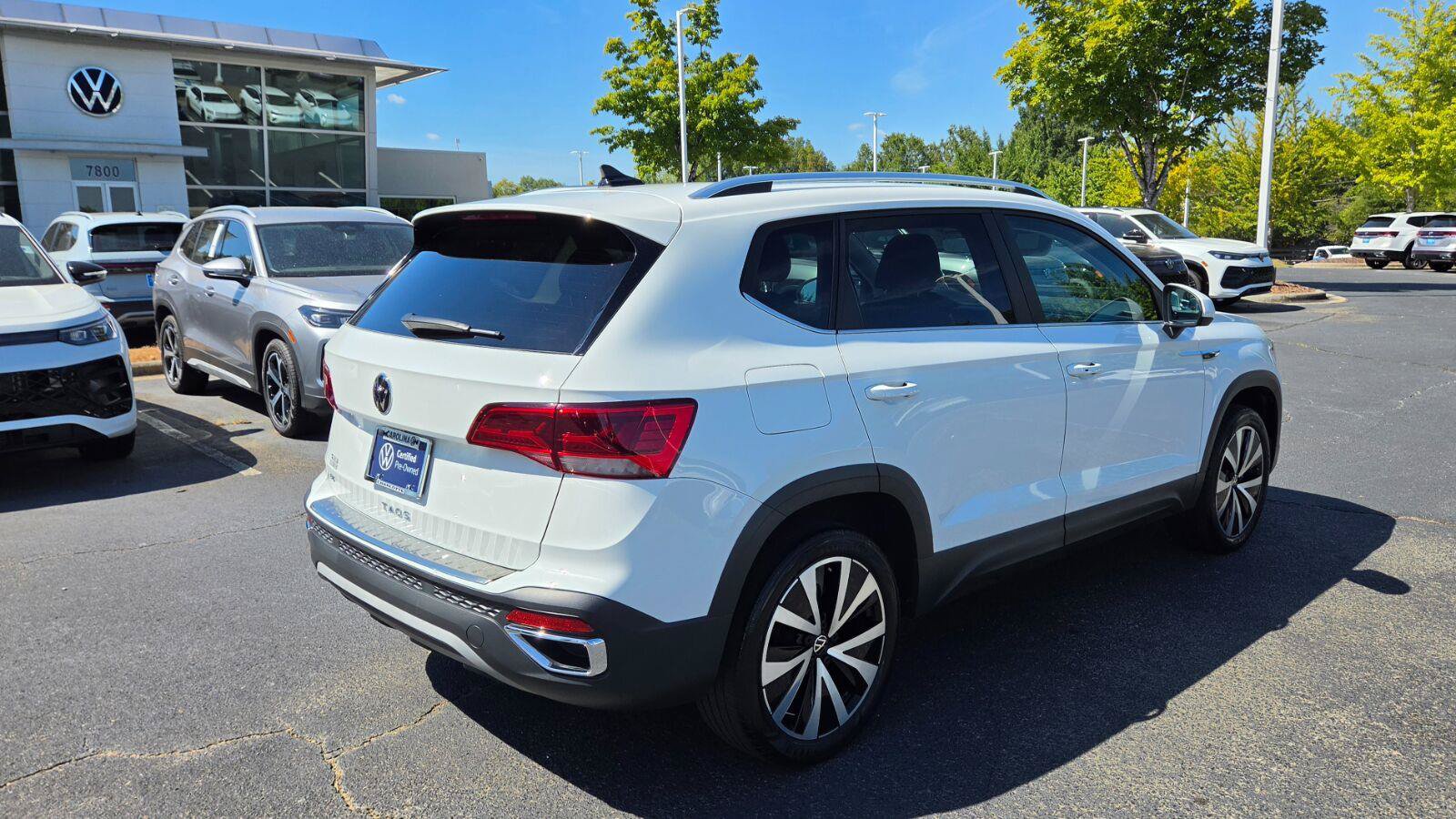Certified 2023 Volkswagen Taos SE w/ Panoramic Sunroof Package FWD image 6