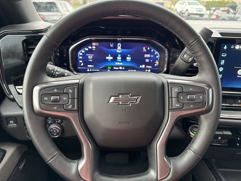 Used 2025 Chevrolet Silverado 2500 ZR2 w/ Technology Package image 13